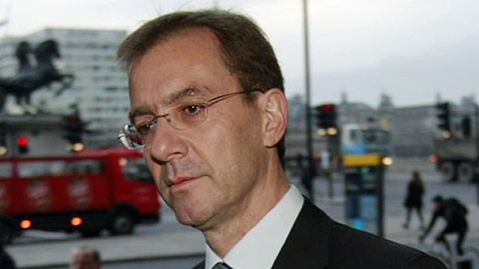 Marcel Rohner auf dem Weg zur Befragung vor der britischen Parlamentskommission.