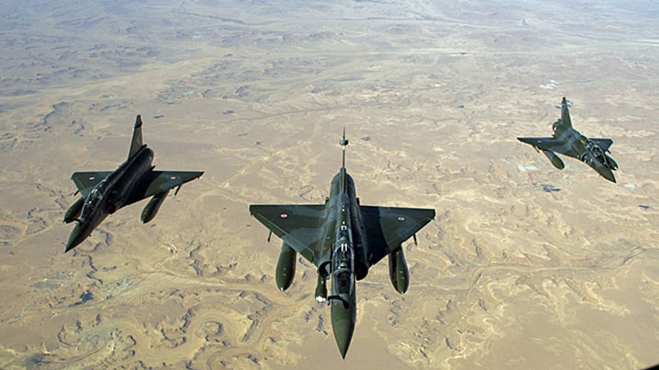 Drei Mirages 2000 D der französischen Luftwaffe auf dem Weg zu ihrem Einsatz in Mali.