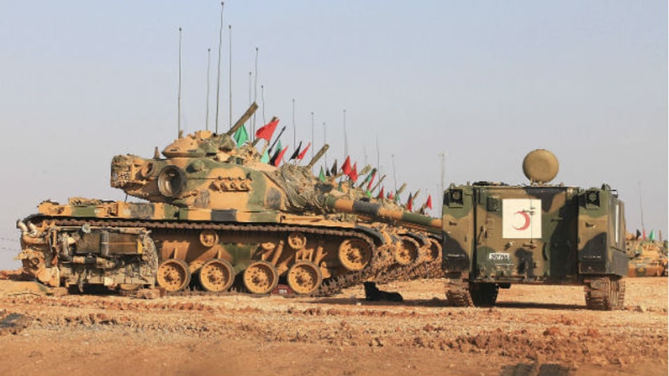 Türkische Panzer in der Nähe der syrischen Grenze.