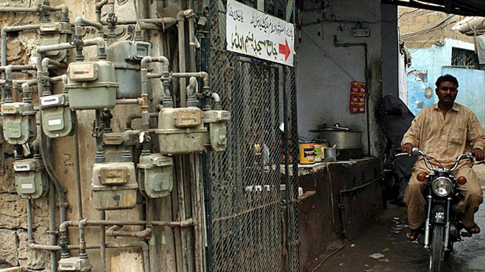 Gaszähler an einem Haus in Karachi; sie garantieren aber nicht, dass das Gas auch wirklich fliesst.