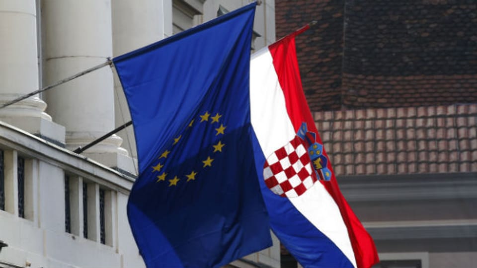 Die EU-Fahne am Parlament in Zagreb zeigt es: Kroatien will in die EU.