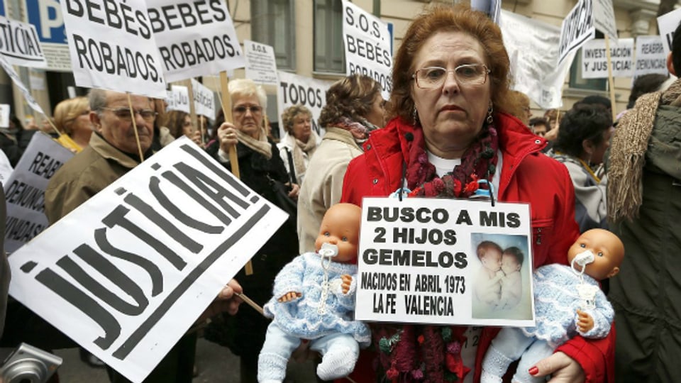 Auf der Sache nach ihren Zwillingen: Eine Frau bei einer Demo in Madrid Ende Januar 2013.