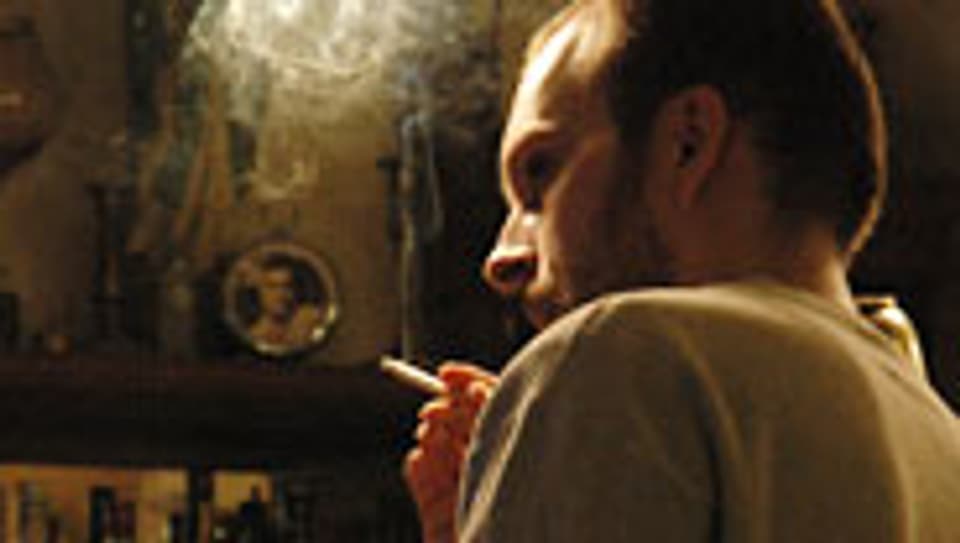 Ein Raucher ist gegen das kantonale Rauchverbot in St. Gallen.