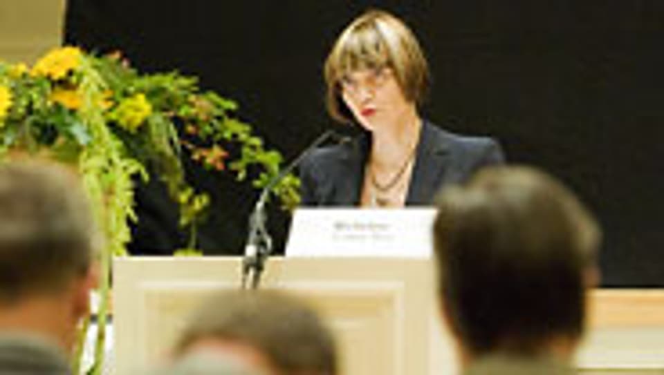 Bundesrätin Calmy-Rey eröffnet die Botschafterkonferenz in Bern.
