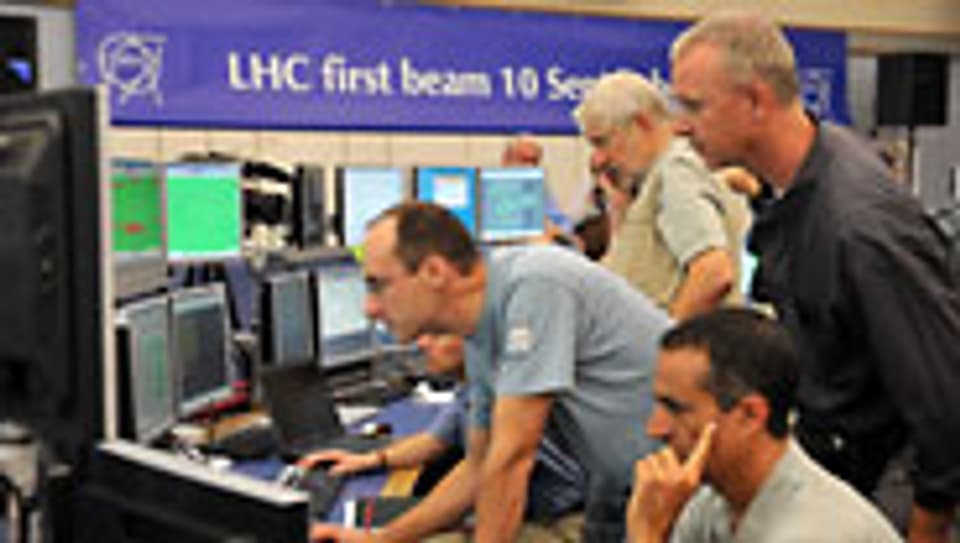 Die Physiker im Kontrollzentrum des Teilchenbeschleunigers LHC.