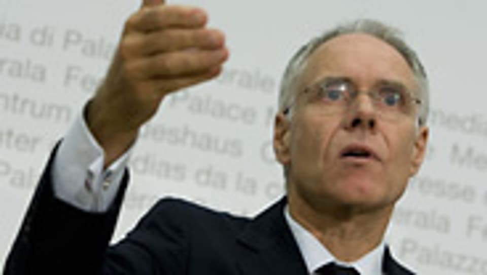 Medienminister Moritz Leuenberger hat sich gegen «TeleZüri» und «RadioEnergy» entschieden.
