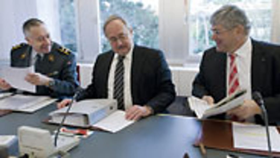 Sicherheitspolitische Kommission mit André Blattmann, Chef Schweizer Armee, BR Samuel Schmid u. Bruno Zuppiger, Präsident SIK-N.