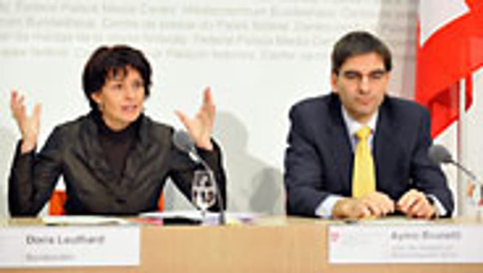 Bundesrätin Doris Leuthard (l.) und Seco-Chefökonom Aymo Brunetti.