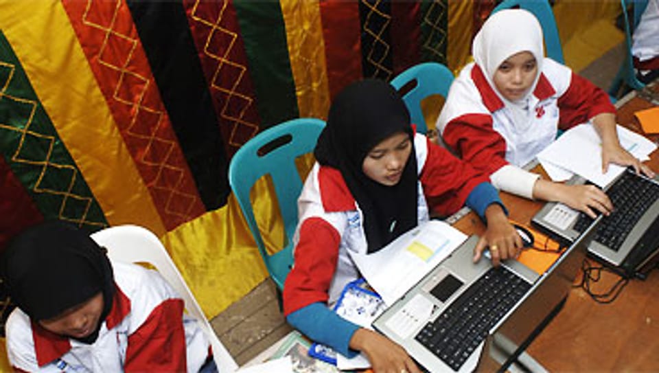 Mobile Gewerbeschulen in der indonesischen Provinz Aceh, ein von der Glückskette unterstütztes Hilfsprojekt.