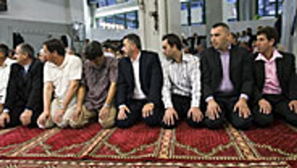 Gebet zum Fastenbrechen während des Ramadan, Haus der Religionen in Bern, 2008