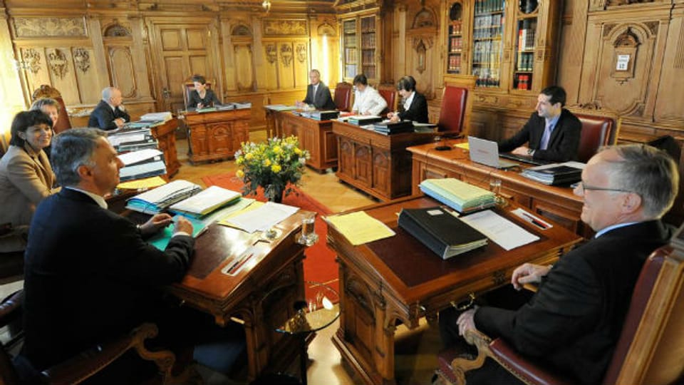 Der Bundesrat und sein Zimmer: Die Anzahl der Mitglieder hat seit 1848 nicht geändert, nur die Anordnung der Pulte.