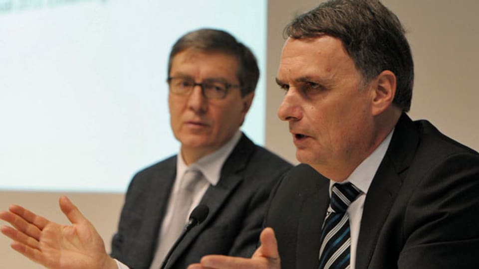 Der Zürcher Stadtrat Martin Waser (links) und Mario Gattiker, Direktor Bundesamt für Migration, stellen sich den Fragen der Journalisten.