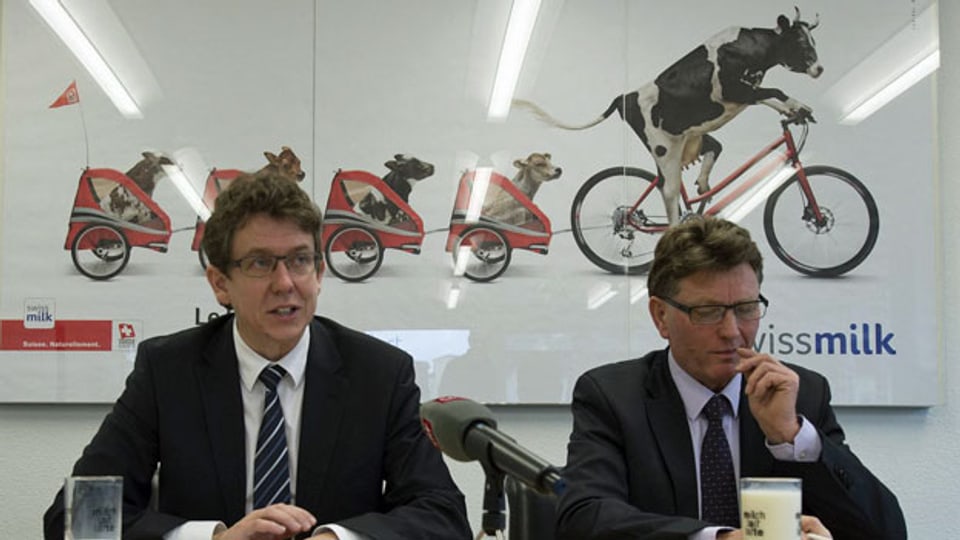 Peter Gfeller, Präsident (rechts) und Albert Rösti, Direktor, von den Schweizer Milchproduzenten SMP, geben ihren Rücktritt bekannt.