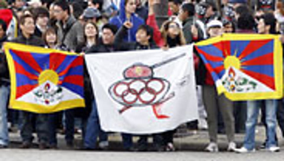Massive Proteste gegen die chinesische Tibet-Politik in Paris.