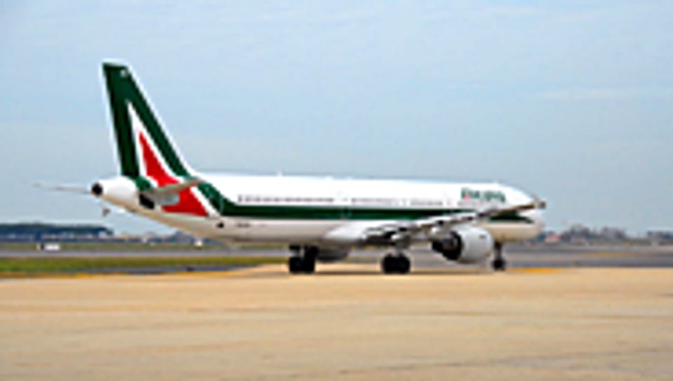 Alitalia-Maschine: Der Fluglinie geht der Sprit aus.