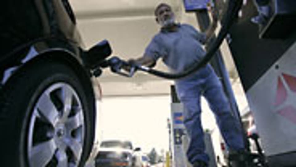Spekulanten treiben Preise für Benzin und Diesel hoch.
