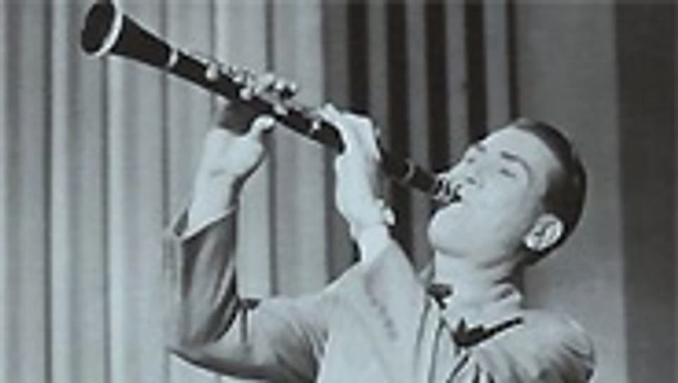 Jazz-Klarinettist Artie Shaw.