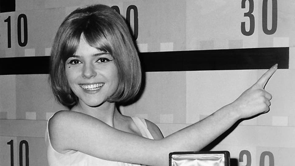 Die Luxemburgerin France Gall gewinnt am 20. März 1965 den Eurovision Song Contest in Neapel mit dem Lied «Poupee de Cire, Poupee de Son» von Serge Gainsbourg.