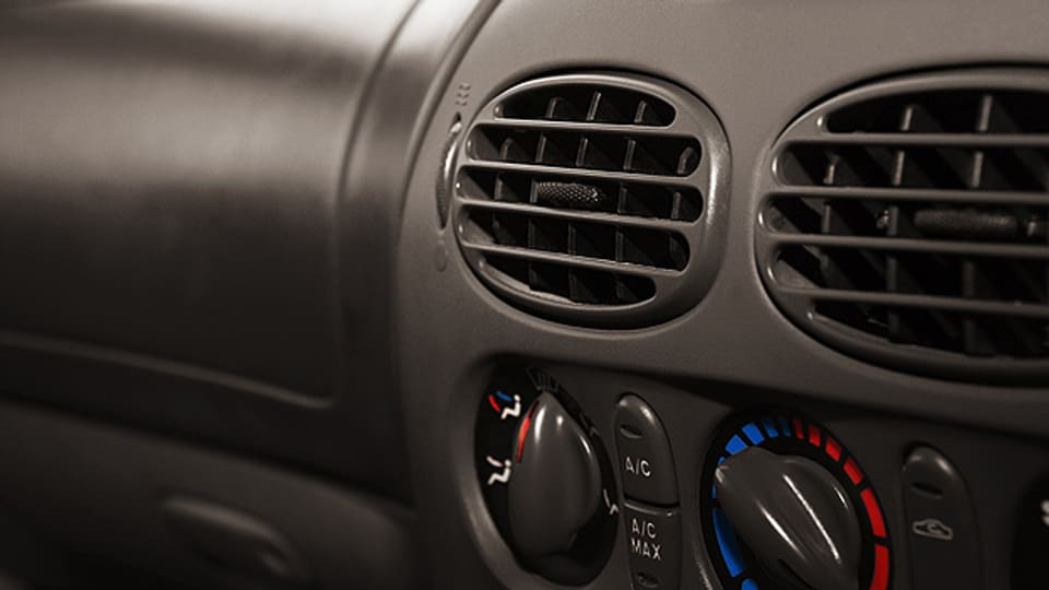 Mit der Klimaanlage kühlen für eine klare Sicht im Auto.