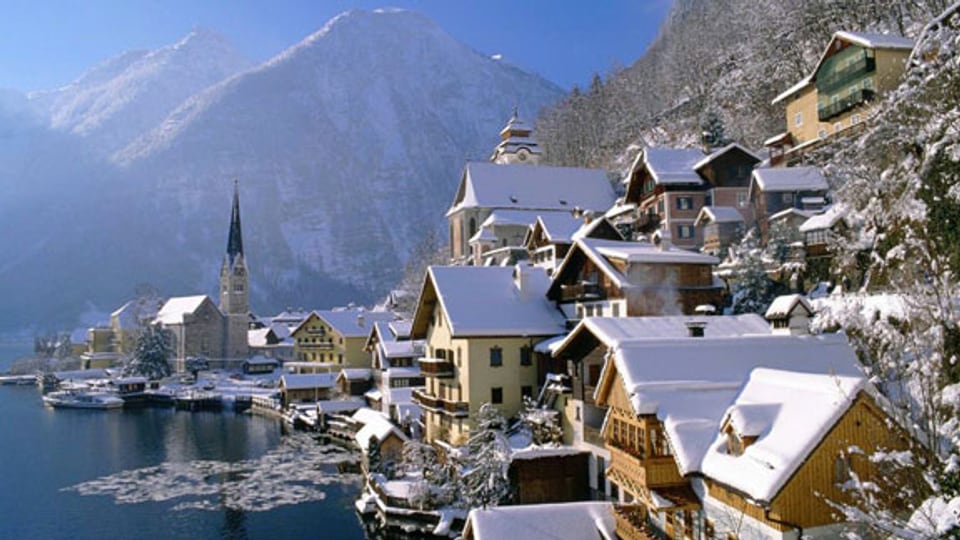 Kleines Dorf im Winter: Hallstatt im Salzkammergut
