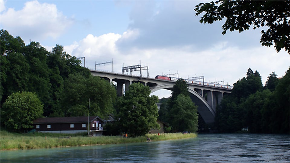 Die Zugsreise von Bern nach Thun beginnt heute - wie anno dazumal - mit der Fahrt über das Lorraineviadukt.