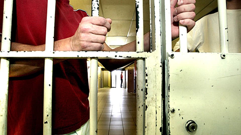Straftaten werden hinter Gittern nie gross diskutiert. Ganz ander im «Sträflingsdialog» von Hansjörg Bahl und Walter Roderer.