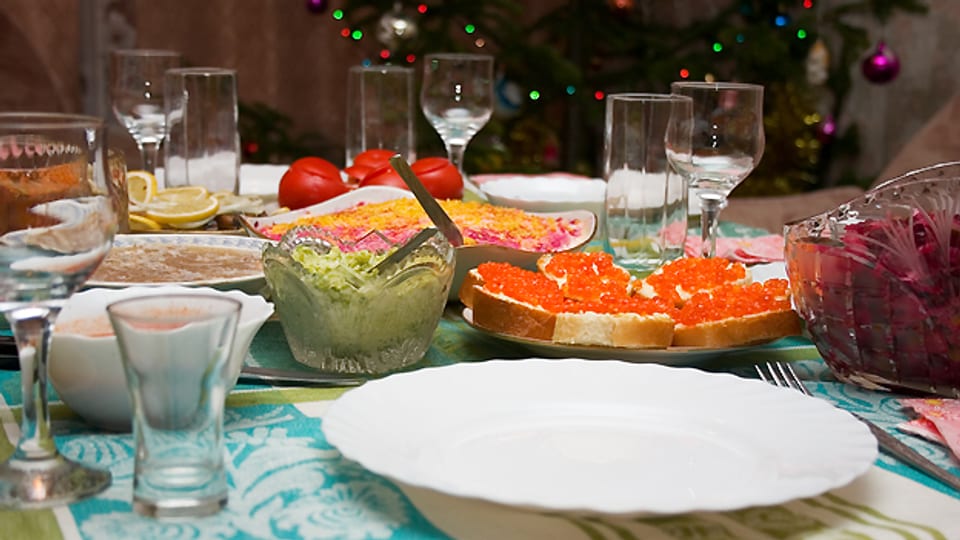 Der Tisch ist gedeckt, die Gäste fürs Weihnachtsessen können kommen. Doch nicht alle schätzen das Zusammensein gleichermassen.
