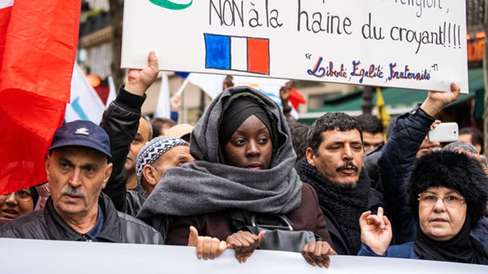 Demonstrierende Muslime in Paris.