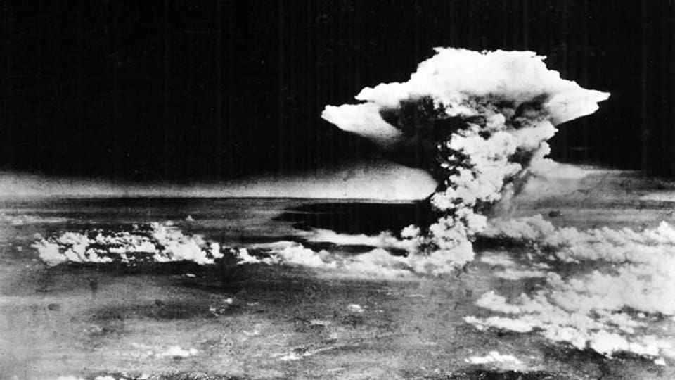 Eine Luftaufnahme von Hiroshima, Japan, kurz nach dem Abwurf der Atombombe Little Boy. Diese tötete in Sekundenschnelle Zehntausende Menschen. Bis zum Ende des Jahres starben 140’000 Menschen an den Folgen der Bombe.