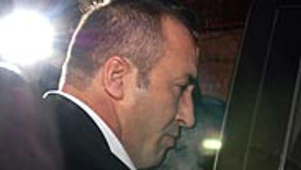 Ramush Haradinaj auf dem Weg ins Gericht.
