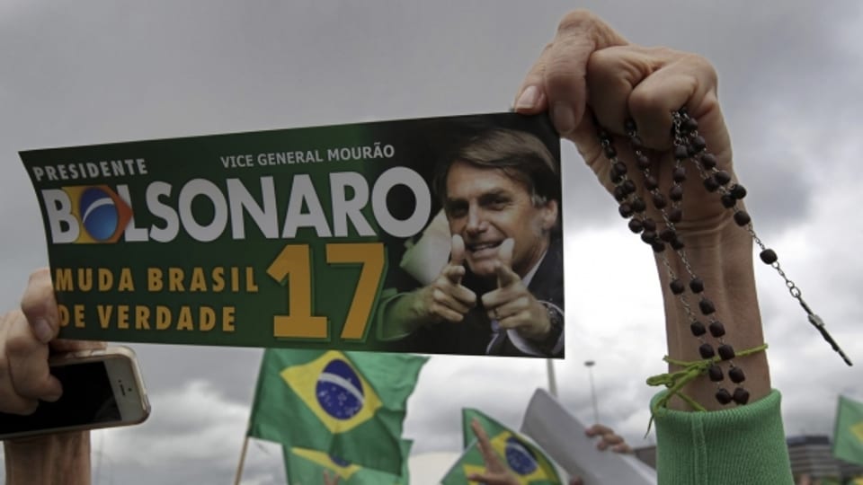 Jair Bolsonaro führt in den letzten Umfragen deutlich.