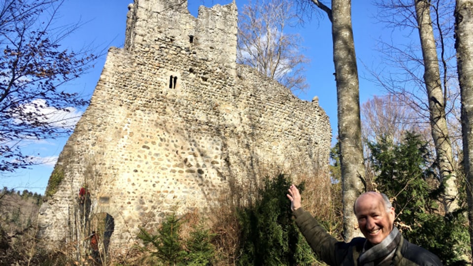 Die Burgruine Ramschwag in Häggenschwil wird saniert. Bauleiter ist der ehemalige Gemeindepräsident Hans-Peter Eisenring.