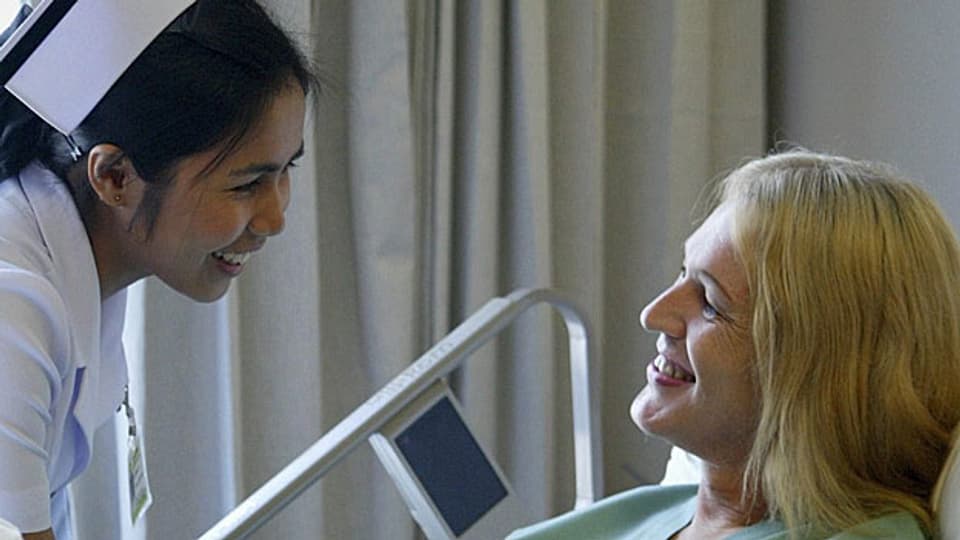 Philippinische Pflegerinnen und Pfleger sollen den Personalmangel in den Spitälern beheben.