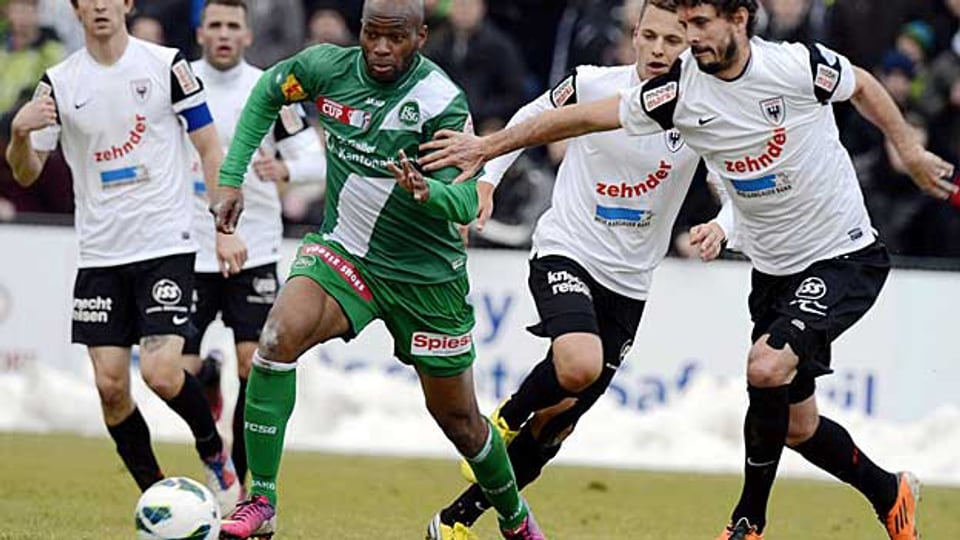 Der FC Aarau holte in der Verlängerung das 2:0 gegen St. Gallen und ist damit im Cup-Viertefinal.