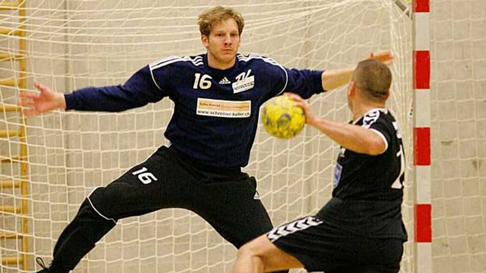 Wird Endingens Torhüter Angriffe abwehren können? Der Handball Halbfinal des Schweizer Cups wird für die Aargauer nicht einfach.