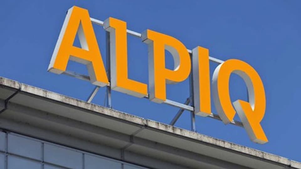 Der Energiekonzern Alpiq hat 2012 weniger Umsatz und einen Verlust von über einer Milliarde Franken gemacht.