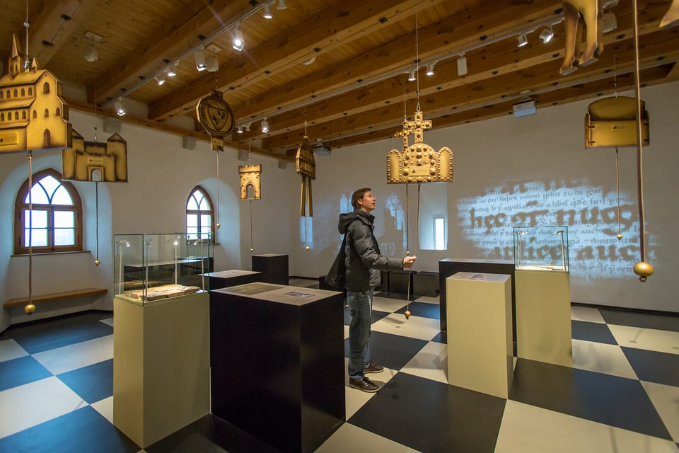 In der neusten Ausstellung «Rittertum und Adel» zeigt das Museum das Leben von drei Adelsgeschlechter.Ausstellungsraum "Herrschaft" im 2. OG des Südturms