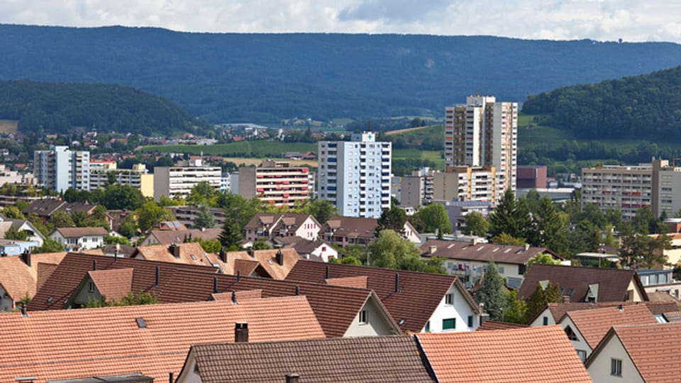 Im Limmattal zwischen Baden und Zürich leben 200'000 Menschen. Im Bild die Gemeinde Spreitenbach.