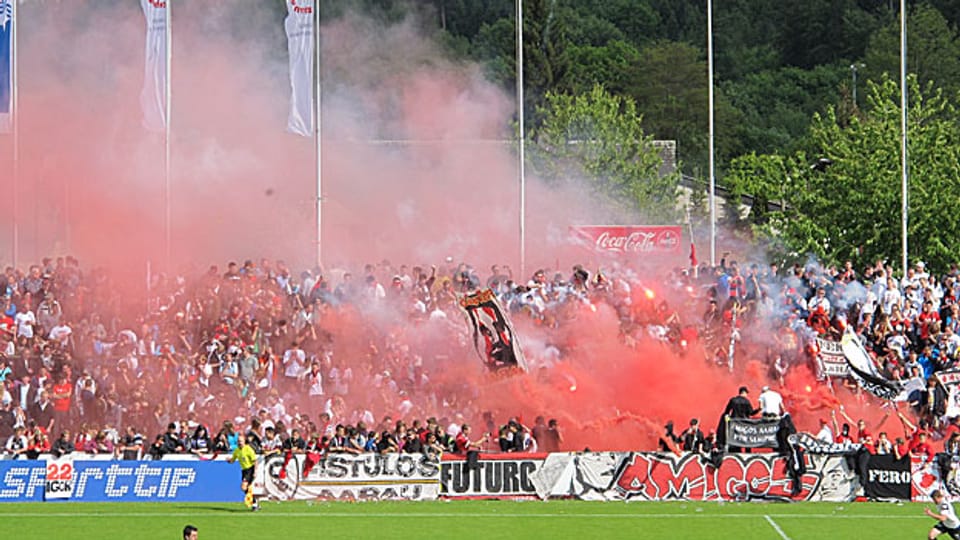 Die FC Aarau Fans zeigten ihre Freude über den Aufstieg schon im Stadion deutlich.