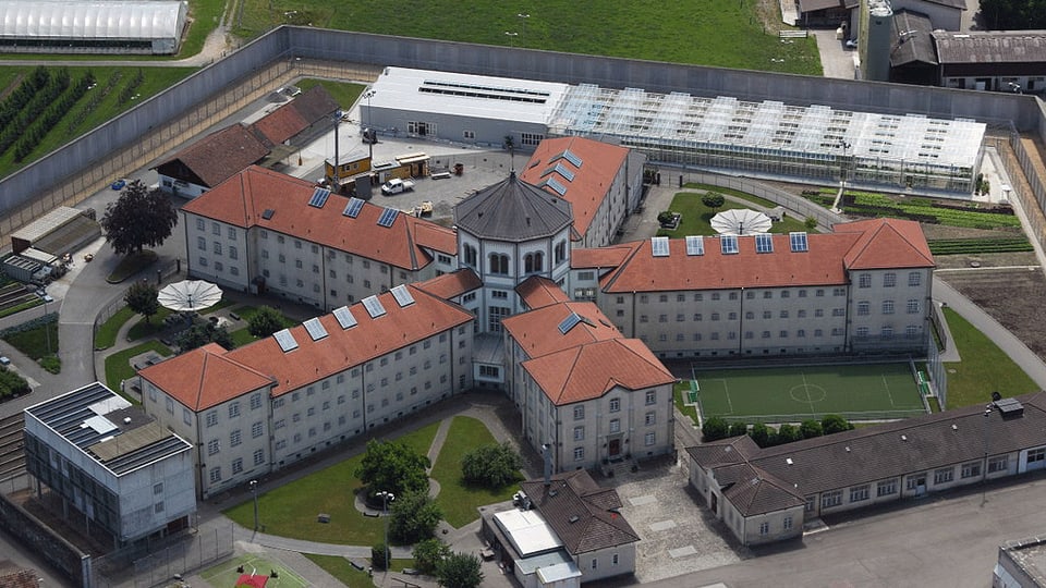 In der Strafanstalt Lenzburg sitzt der Angeklagte bereits im vorzeitigen Strafvollzug.