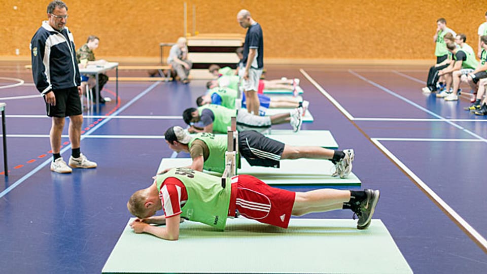 Im Rekrutierungszentrum in Windisch müssen fast alle Stellungspflichtigen zum Fitnesstest antreten – in Rüti nicht.