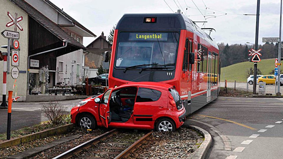 Unfälle wie diesen in Flumenthal will man mit der Sicherung von Bahnübergängen verhindern.