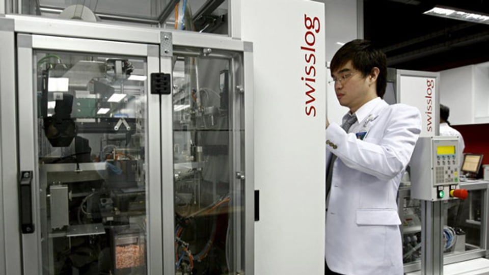 Ein Roboter sortiert Medikamente in einem Spital von Bangkok (Thailand): Swisslog ist auf der ganzen Welt vertreten.