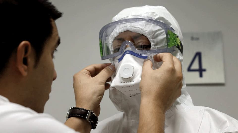 Spitalmitarbeiter in Spanien bereiten sich auf einen Ebola-Fall vor.