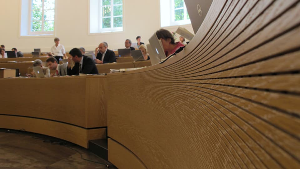 Der Aargauer Grosse Rat spart beim Personalaufwand - dieser soll um zwei Prozent sinken.