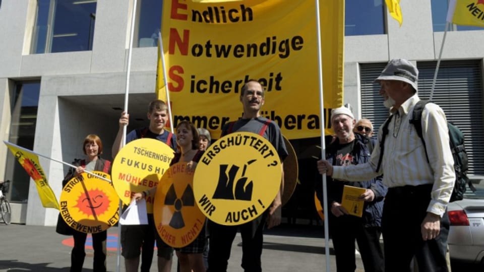 Gegen das Verbot der Mahnwachen vor dem Ensi in Brugg wehren sich hunderte Personen mit Einsprachen.
