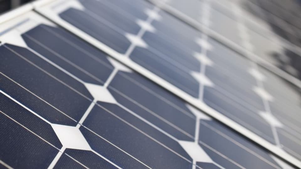 Solarzellen auf Lärmschutzwänden: «Nicht wirtschaftlich», findet die Solothurner Regierung.