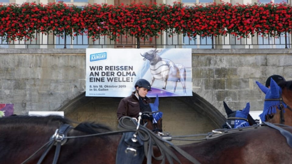 Am Montag nahmen die Reiter in Aarau das Gastgeschenk in Empfang. Ab Montag wird geritten.