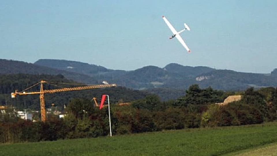Das verunglückte Segelflugzeug kurz vor dem Aufprall in der Nähe des Oltner Flugfeldes.