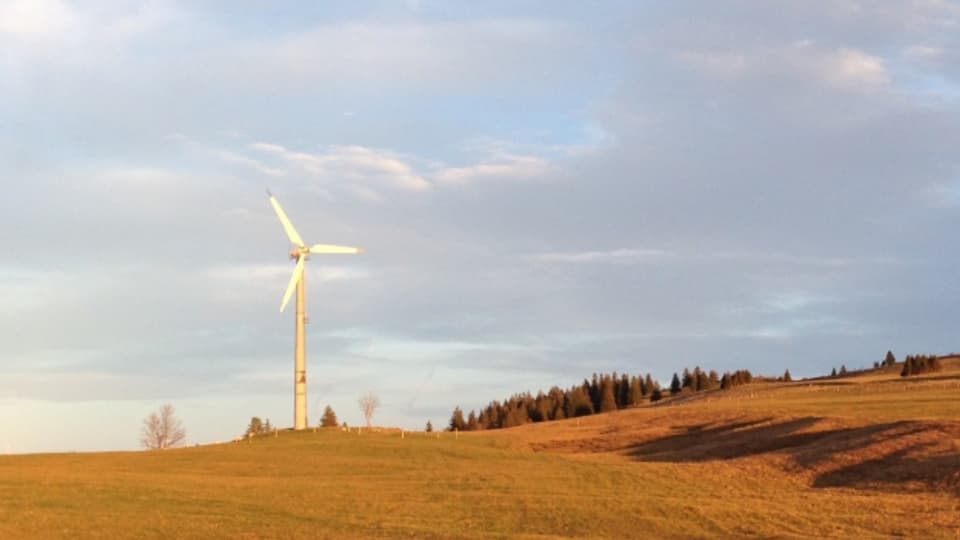 Bestehendes Windrad auf dem Grenchenberg. Es soll durch deutlich grössere Windturbinen ersetzt werden.